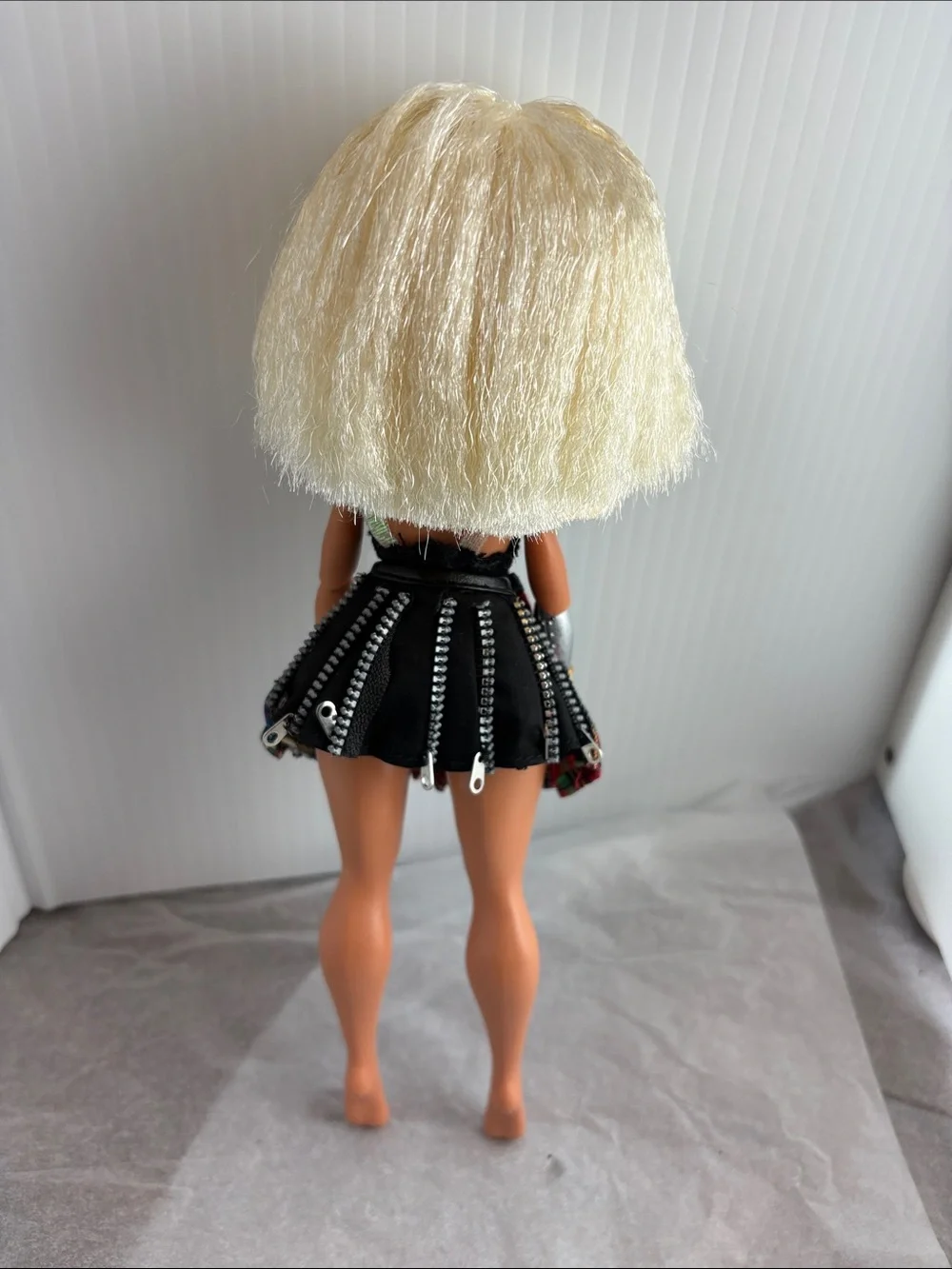 LOL Surprise OMG Remix Fame Queen Fashion Doll Plaid Skirt Outfit